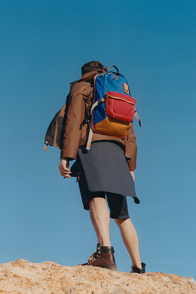 دار LOEWE تطلق خط أزياء رجّالية من وحي الطبيعة الخلابة... أزياء عملية ومفعمة بالأناقة